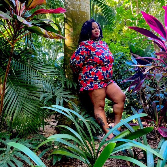 Plus Stand collar floral Print backless romper - Picture 2 of 5